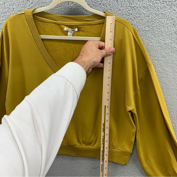 Amuse Society Mustard Yellow Cropped Top Sweater Size M Puff Long Sleeve V-Neck - Picture 3 of 9